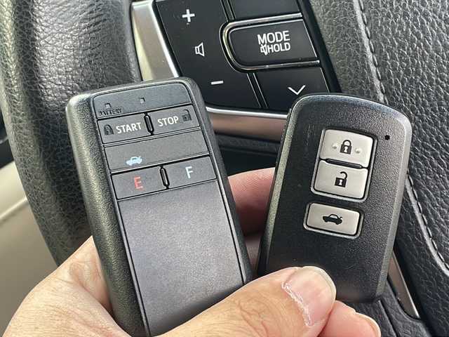 トヨタ クラウン ロイヤル ロイヤルサルーン 福岡県 2013(平25)年 4.6万km プレシャスシルバー 純正ナビ/バックカメラ/Bluetooth/フルセグTV/ステアリングリモコン/クルーズコントロール/コーナーセンサー/ETC/純正16インチアルミホイール/純正フロアマット/純正エンジンスターター