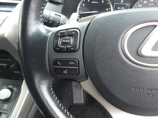 レクサス ＮＸ 200t アーバンスタイル 千葉県 2017(平29)年 5.3万km ソニッククォーツ 純正メモリーナビ/地デジTV/【DVD/CD再生機能　Bluetooth接続】/サイド/バックカメラ/ドライブレコーダー/前席パワーシート/革巻きステアリング/ステアリングスイッチ/パドルシフト/ETC（2.0）/LEDヘッドライト/フォグライト/ウインカーミラー/純正16インチアルミホイル/サイド/カーテンエアバッグ/スマートキー