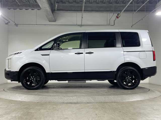 三菱 デリカＤ：５ シャモニー 神奈川県 2025(令7)年 0.1千km パールⅡ 登録済未使用車/ツートーンカラー【W85x42】/4WD　/ディーゼルターボ/マルチアラウンドモニター【自動防眩ミラー/ナビ切替可能】/フルセグ　CD DVD　Bluetooth　SD　HDMI/社外アルパインD:5専用11型ナビゲーション/オリジナルナビ取付パッケージ＋リアモニター取付パーッケージ/両側電動スライドドア/パワーバックドア/e-Assist/ブラインドスポットワーニング/レーダークルーズコントロール/衝突被害軽減ブレーキ/踏み間違い防止アシスト/車線逸脱警報支援機能/オートマチックハイビーム/ふらつき警報/前方衝突予測警報/標識検知システム/先行車発進通知/オートストップアンドゴー/革巻きステアリング/パドルシフト/ステアリングヒーター/ブラックスエード調/合皮コンビシート/運転席パワーシート/前席シートヒーター/電動パーキングブレーキ/オートブレーキホールド/プッシュスタート/スマートキー/LEDヘッド/ポジション/フォグランプ/純正サイド/リアスポイラー/電格ウインカーミラー/取説　保証書　スペアキー