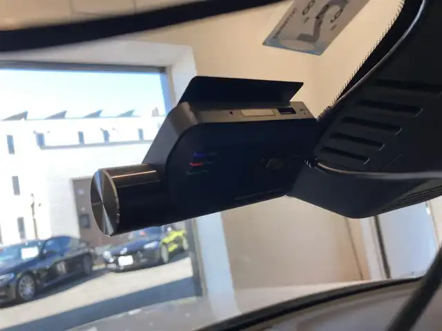 ボルボ ボルボ ＸＣ４０ アルティメット B4 AWD 熊本県 2023(令5)年 2.3万km クリスタルホワイトP ・スマートキー/・プッシュスタート/・Pilot Assist/・レーンキープエイド/・ロードサインインフォメーション/・前車発進告知/・衝突回避/・パークアシスト/・ドライバーアラート/・クロストラフィックアラート/・レーンアシスタンス/・ブラインドスポットモニター/・クルーズコントロール(追従式)/・アクティブハイビーム/・グレー革シート/・前席パワーシート/・全席シートヒーター/・ハンドルヒーター/・純正メモリナビ/　【Bluetooth・USB・AppleCarPlay・AndroidAuto】/・harman/kardonサウンドシステム/・全方位カメラ/・ETC/・パワーバックドア/・LEDヘッドランプ/・LEDフォグランプ/・純正マット/・純正バイザー/・保証書/取説