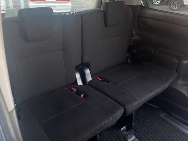 トヨタ ヴォクシー V 道東・釧路十勝 2017(平29)年 8.1万km ホワイトパールクリスタルシャイン 4WD/純正９インチナビ　/(AM/FM/フルセグTV/ＤＶＤ再生/Ｂｌｕｅｔｏｏｔｈ接続)/前後ドライブレコーダー　/ビルトインＥＴＣ　/バックカメラ　/両側パワースライドドア　/クルーズコントロール　/レーンアシスト　/プリクラッシュセーフティ/横滑り防止装置/アイドリングストップ　/スマートキー/プッシュスタート/純正LEDヘッドライト/純正15インチアルミホイール/純正フロアマット