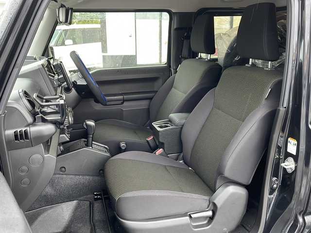 スズキ ジムニー シエラ JL 青森県 2023(令5)年 1.7万km ブルーイッシュブラックパール3 ・4WD/・社外フローティングナビ/・BT/フルセグ/・バックカメラ/・デジタルインナーミラー/・前後ドライブレコーダー/・衝突軽減ブレーキ/・レーンキープアシスト/・ダウンヒルアシストコントロール/・プッシュスタート/・スマートキー/・シートヒーター/・スペアキー/・背面タイヤ/・ETC/・夏タイヤAW積込/・純正15AW/・保証書、取説