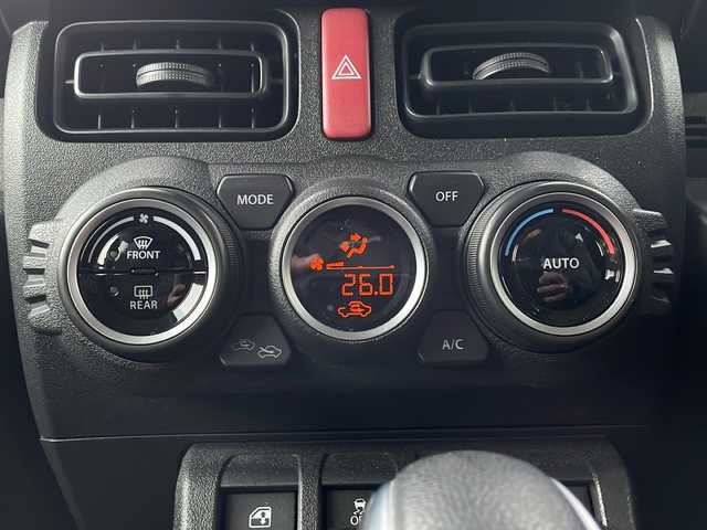 スズキ ジムニー シエラ JL 青森県 2023(令5)年 1.7万km ブルーイッシュブラックパール3 ・4WD/・社外フローティングナビ/・BT/フルセグ/・バックカメラ/・デジタルインナーミラー/・前後ドライブレコーダー/・衝突軽減ブレーキ/・レーンキープアシスト/・ダウンヒルアシストコントロール/・プッシュスタート/・スマートキー/・シートヒーター/・スペアキー/・背面タイヤ/・ETC/・夏タイヤAW積込/・純正15AW/・保証書、取説