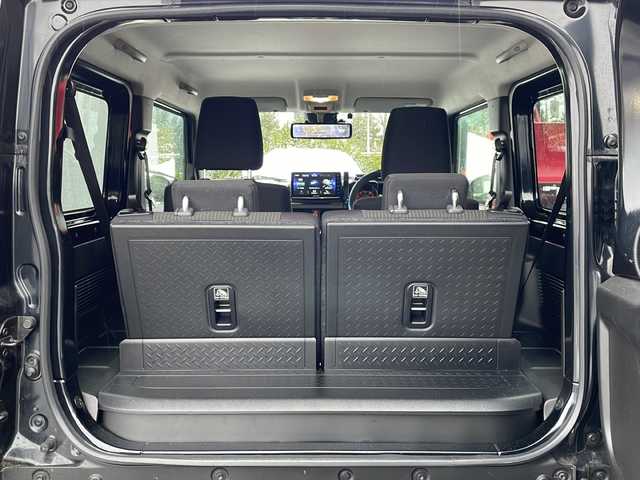 スズキ ジムニー シエラ JL 青森県 2023(令5)年 1.7万km ブルーイッシュブラックパール3 ・4WD/・社外フローティングナビ/・BT/フルセグ/・バックカメラ/・デジタルインナーミラー/・前後ドライブレコーダー/・衝突軽減ブレーキ/・レーンキープアシスト/・ダウンヒルアシストコントロール/・プッシュスタート/・スマートキー/・シートヒーター/・スペアキー/・背面タイヤ/・ETC/・夏タイヤAW積込/・純正15AW/・保証書、取説