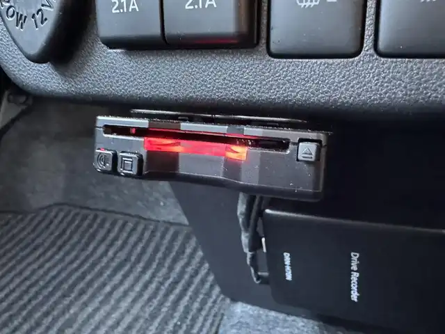 ダイハツ ミラ トコット G リミテッド SAⅢ 三重県 2020(令2)年 1.4万km サニーデイブルーメタリック スマートアシスト3/・衝突回避支援ブレーキ機能(対車両・歩行者)/・衝突警報機能(対車両・歩行者)/・車線逸脱警報機能/・誤発進抑制制御機能/・先行者発進お知らせ機能/・オートハイビーム/純正ナビゲーション/【地デジTV/CD/DVD/USB/Bluetooth】/全方位カメラ/純正ドライブレコーダー【DRN-H70N】/前席シートヒーター/コーナーセンサー(フロント/リア)/LEDヘッドライト/オートライト/ETC/プッシュスタート/スペアキー/取説/保証書