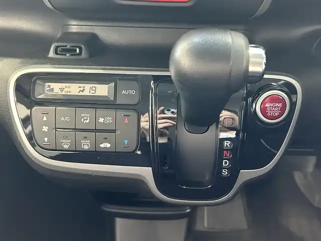 ホンダ Ｎ ＢＯＸ カスタム G ターボSSパッケージ 沖縄県 2014(平26)年 6.9万km プレミアムゴールドパープルパール (株)IDOMが運営する【じしゃロンOO店】の自社ローン専用車両になりますこちらは現金またはオートローンご利用時の価格です。自社ローンご希望の方は別途その旨お申付け下さい/・プッシュスタート　/・ナビ　/・バックカメラ　/・ＥＴＣ　/・パワースライドドア　/・クルーズコントロール　/・純正アルミホイール　　/・横滑り防止装置　/・カーテンエアバック　/・カーテンエアバック　/・取扱説明書
