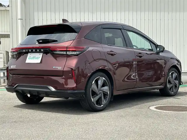 日産 オーラ G FOUR レザーエディション 富山県 2022(令4)年 2.8万km バーガンディー 〇ワンオーナー/〇純正9インチナビ/〇フルセグTV/〇バックカメラ/〇アラウンドビューモニター/〇インテリジェントルームミラー/〇ビルトインETC2.0/〇BOSEサウンドシステム/〇全方位運転支援システム/〇インテリジェントエマージェンシーブレーキ/〇プロパイロット/〇LEDヘッドランプ/〇オートライト/〇フォグランプ/〇純正17インチアルミ/〇革巻きステアリング/〇ステアリングヒーター/〇オートエアコン/〇革シート/〇シートヒーター/〇インテリジェントキー/〇禁煙車