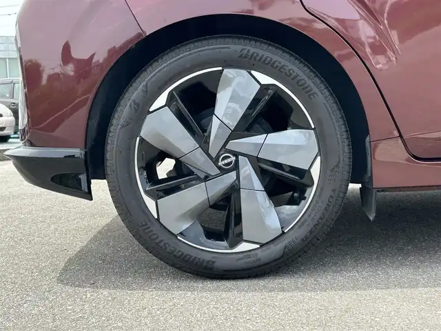 日産 オーラ G FOUR レザーエディション 富山県 2022(令4)年 2.8万km バーガンディー 〇ワンオーナー/〇純正9インチナビ/〇フルセグTV/〇バックカメラ/〇アラウンドビューモニター/〇インテリジェントルームミラー/〇ビルトインETC2.0/〇BOSEサウンドシステム/〇全方位運転支援システム/〇インテリジェントエマージェンシーブレーキ/〇プロパイロット/〇LEDヘッドランプ/〇オートライト/〇フォグランプ/〇純正17インチアルミ/〇革巻きステアリング/〇ステアリングヒーター/〇オートエアコン/〇革シート/〇シートヒーター/〇インテリジェントキー/〇禁煙車