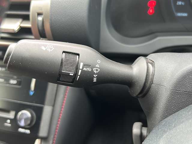 レクサス ＩＳ 300h Fスポーツ 岐阜県 2014(平26)年 5.9万km ソニックチタニウム 純正ナビゲーション/バックモニター/Bluetooth/フルセグ視聴/CD/DVD/本革シート（赤色）/前席シートヒーター/前席エアシート/運転席メモリーシート/社外18インチアルミ/社外足廻り/社外マフラー/LEDヘッドライト/クルーズコントロール/ETC/プッシュスタート/スマートキー/前方ドライブレコーダー/取扱説明書