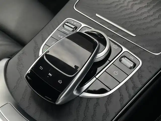 メルセデス・ベンツ Ｃ２００ アバンギャルド AMGライン 三重県 2018(平30)年 4.6万km イリジウムシルバー レザーエクスクルーシブ/黒革シート/ブルメスターサウンド/パフュームアトマイザー/エアバランス/純正ナビ/バックカメラ/フルセグＴＶ/シートヒーター/パワーシート/電動リアゲート/純正１８ＡＷ