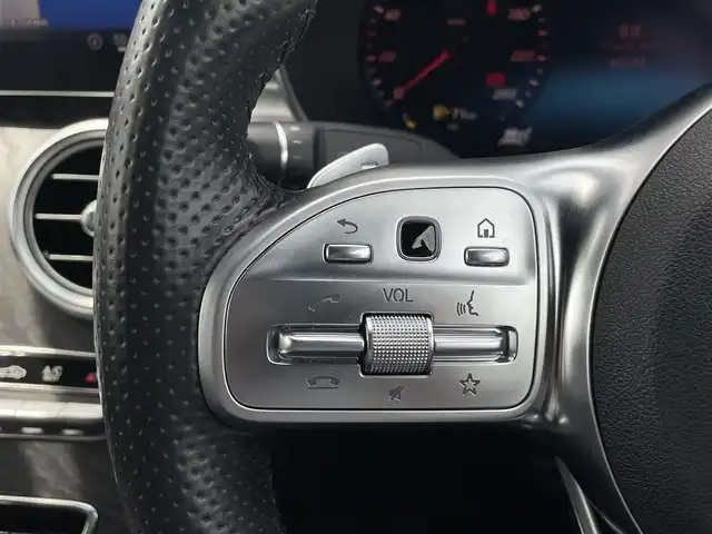 メルセデス・ベンツ Ｃ２００ アバンギャルド AMGライン 三重県 2018(平30)年 4.6万km イリジウムシルバー レザーエクスクルーシブ/黒革シート/ブルメスターサウンド/パフュームアトマイザー/エアバランス/純正ナビ/バックカメラ/フルセグＴＶ/シートヒーター/パワーシート/電動リアゲート/純正１８ＡＷ