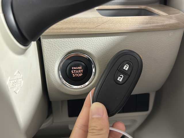 スズキ ラパン S 広島県 2017(平29)年 3.9万km フェニックスレッドパール レーダーブレーキサポート/社外ナビ/AM/FM/CD/DVD/USB/iPod/Bluetooth/フルセグTV/バックカメラ/アイドリングストップシステム/オートライト/ETC/シートヒーター【運転席】/キーレスプッシュスタートシステム/横滑り防止装置/電格ミラー/ドアバイザー/保証書/取扱説明書/スペアキー