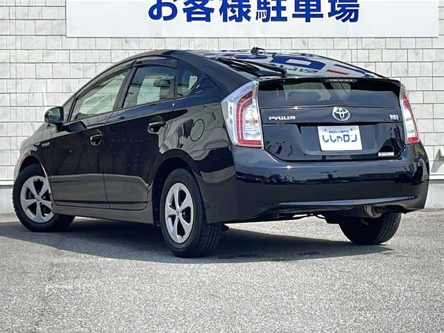 トヨタ プリウス S 山口県 2012(平24)年 6.4万km ブラック 株)IDOMが運営する【じしゃロン宇部店】の自社ローン専用車両になります。こちらは現金またはオートローンご利用時の価格です。自社ローンご希望の方は別途その旨お申付け下さい純正ナビ（NSZT-W62G）　/フルセグＴＶ　/Ｂｌｕｅｔｏｏｔｈ接続　/バックカメラ　/アイドリングストップ　/ＥＴＣ　/純正アルミホイール　/横滑り防止装置　/キセノンヘットライト　/スマートキー