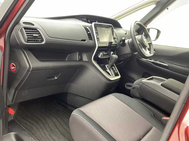 日産 セレナ ハイウェイスター G プロパイロットED 沖縄県 2016(平28)年 8.3万km マルーンレッド 2トーン 純正9インチナビ（MM516D-L）/(フルセグＴＶ　ＤＶＤ　バックカメラ　ＢＴ接続)/純正フリップダウンモニター　/プロパイロット　/オートホールド　/ＥＴＣ　/両側パワースライドドア　/前後コーナーセンサー　/プッシュスタート　/スペアキー