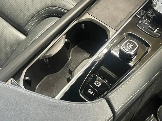 ボルボ ＸＣ９０ B6 AWD インスクリプション 山梨県 2022(令4)年 2.5万km グレー パノラマSR/B＆Oプレミアムサウンド/純正ルーフキャリア積載/黒革/純正HDDナビ/フルセグTV/全周囲カメラ/電動リアゲート/4ゾーンシートヒーター/前席シートエアコン/ステアリングヒーター/純正20インチAW/ACC/LKA/BSM/取説/保証書/スペアキー