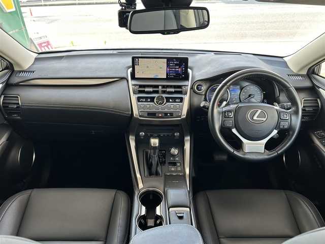 レクサス ＮＸ 300h Iパッケージ 愛知県 2018(平30)年 5.9万km ソニッククォーツ /4WD//純正メモリナビ//純正フルセグTV//CD/DVD/BT/USB/AUX//バック/全周囲カメラ//前後ドラレコ//ビルトインETC2.0//ヘッドアップディスプレイ//追従機能付きクルーズコントロール//ブラインドスポットモニター//電動パーキングブレーキ//ブレーキホールド//レーンアシスト//横滑り防止装置//衝突被害軽減ブレーキ//車両接近通報一時停止スイッチ//電動リアゲート//ステアリングヒーター//ステアスイッチ//パワーシート(D/N)//シートヒーター(D/N)//メモリーシート(D)//純正LEDオートライト//純正オートハイビーム//フロントフォグランプ//純正17インチアルミホイール//純正フロアマット//トノカバー//イモビライザー//衝突安全ボディー//ドアバイザー//ダブル/サイド/カーテンエアバック//スマートキー//取扱説明書//ナビ説明書//保証書//D記録簿(H31/R1/R2/R3/R4)