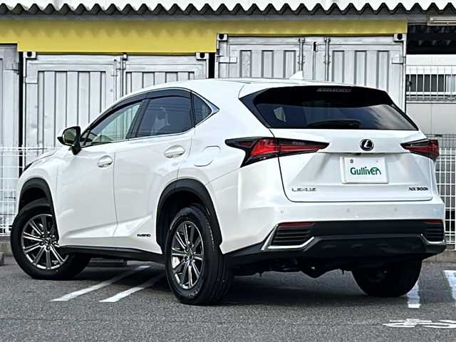 レクサス ＮＸ 300h Iパッケージ 愛知県 2018(平30)年 5.9万km ソニッククォーツ /4WD//純正メモリナビ//純正フルセグTV//CD/DVD/BT/USB/AUX//バック/全周囲カメラ//前後ドラレコ//ビルトインETC2.0//ヘッドアップディスプレイ//追従機能付きクルーズコントロール//ブラインドスポットモニター//電動パーキングブレーキ//ブレーキホールド//レーンアシスト//横滑り防止装置//衝突被害軽減ブレーキ//車両接近通報一時停止スイッチ//電動リアゲート//ステアリングヒーター//ステアスイッチ//パワーシート(D/N)//シートヒーター(D/N)//メモリーシート(D)//純正LEDオートライト//純正オートハイビーム//フロントフォグランプ//純正17インチアルミホイール//純正フロアマット//トノカバー//イモビライザー//衝突安全ボディー//ドアバイザー//ダブル/サイド/カーテンエアバック//スマートキー//取扱説明書//ナビ説明書//保証書//D記録簿(H31/R1/R2/R3/R4)