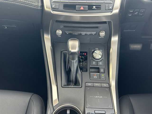 レクサス ＮＸ 300h Iパッケージ 愛知県 2018(平30)年 5.9万km ソニッククォーツ /4WD//純正メモリナビ//純正フルセグTV//CD/DVD/BT/USB/AUX//バック/全周囲カメラ//前後ドラレコ//ビルトインETC2.0//ヘッドアップディスプレイ//追従機能付きクルーズコントロール//ブラインドスポットモニター//電動パーキングブレーキ//ブレーキホールド//レーンアシスト//横滑り防止装置//衝突被害軽減ブレーキ//車両接近通報一時停止スイッチ//電動リアゲート//ステアリングヒーター//ステアスイッチ//パワーシート(D/N)//シートヒーター(D/N)//メモリーシート(D)//純正LEDオートライト//純正オートハイビーム//フロントフォグランプ//純正17インチアルミホイール//純正フロアマット//トノカバー//イモビライザー//衝突安全ボディー//ドアバイザー//ダブル/サイド/カーテンエアバック//スマートキー//取扱説明書//ナビ説明書//保証書//D記録簿(H31/R1/R2/R3/R4)
