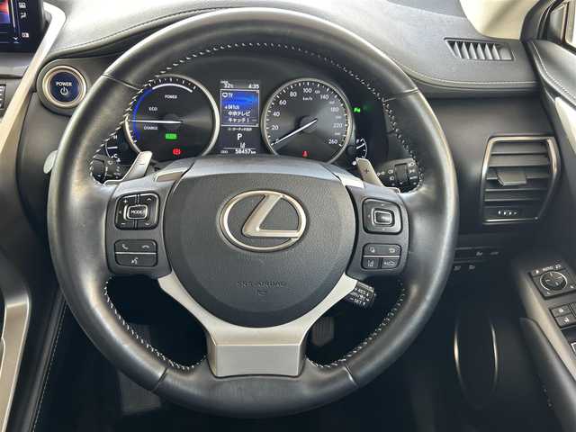 レクサス ＮＸ 300h Iパッケージ 愛知県 2018(平30)年 5.9万km ソニッククォーツ /4WD//純正メモリナビ//純正フルセグTV//CD/DVD/BT/USB/AUX//バック/全周囲カメラ//前後ドラレコ//ビルトインETC2.0//ヘッドアップディスプレイ//追従機能付きクルーズコントロール//ブラインドスポットモニター//電動パーキングブレーキ//ブレーキホールド//レーンアシスト//横滑り防止装置//衝突被害軽減ブレーキ//車両接近通報一時停止スイッチ//電動リアゲート//ステアリングヒーター//ステアスイッチ//パワーシート(D/N)//シートヒーター(D/N)//メモリーシート(D)//純正LEDオートライト//純正オートハイビーム//フロントフォグランプ//純正17インチアルミホイール//純正フロアマット//トノカバー//イモビライザー//衝突安全ボディー//ドアバイザー//ダブル/サイド/カーテンエアバック//スマートキー//取扱説明書//ナビ説明書//保証書//D記録簿(H31/R1/R2/R3/R4)