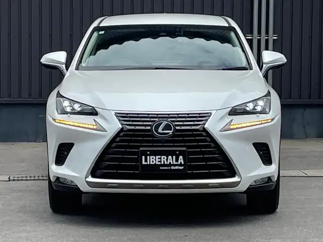 レクサス ＮＸ 300h Iパッケージ 青森県 2018(平30)年 5.9万km ソニッククォーツ /4WD/寒冷地仕様車/　(Fワイパーデアイサー/Rフォグ//　ヘットライトウオッシャー)/純正メモリナビ/　(フルセグTV/DVD/BT/USB/AUX)/全方位カメラ/前後ドラレコ/ビルトインETC2.0/ヘッドアップディスプレイ/追従機能付きクルーズコントロール/ブラインドスポットモニター/レーンアシスト/横滑り防止装置/衝突被害軽減ブレーキ/車両接近通報一時停止スイッチ/電動リアゲート/革巻きステア/ノブ/パドルシフト/ステアリングヒーター/オーディオ/ステアスイッチ/D席メモリー付き/　前席パワーシート/前席シートヒーター/純正3眼LEDオートライト/純正オートマチックハイビーム/シーケンシャルウインカー/ミラーヒーター/フロントフォグランプ/純正17インチアルミホイール/純正フロアマット/純正ドアバイザー/W/サイド/カーテン/ニーエアバック/前後バンパーソナー/スマートキー/保証書/取説/ナビ説明書/記録簿(H31/R1/R2/R3/R4)