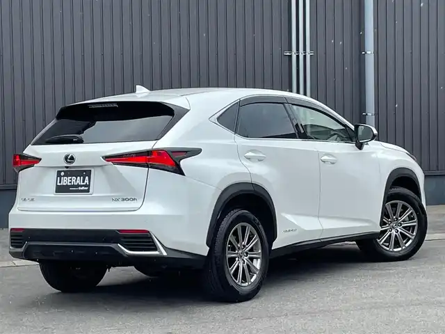 レクサス ＮＸ 300h Iパッケージ 青森県 2018(平30)年 5.9万km ソニッククォーツ /4WD/寒冷地仕様車/　(Fワイパーデアイサー/Rフォグ//　ヘットライトウオッシャー)/純正メモリナビ/　(フルセグTV/DVD/BT/USB/AUX)/全方位カメラ/前後ドラレコ/ビルトインETC2.0/ヘッドアップディスプレイ/追従機能付きクルーズコントロール/ブラインドスポットモニター/レーンアシスト/横滑り防止装置/衝突被害軽減ブレーキ/車両接近通報一時停止スイッチ/電動リアゲート/革巻きステア/ノブ/パドルシフト/ステアリングヒーター/オーディオ/ステアスイッチ/D席メモリー付き/　前席パワーシート/前席シートヒーター/純正3眼LEDオートライト/純正オートマチックハイビーム/シーケンシャルウインカー/ミラーヒーター/フロントフォグランプ/純正17インチアルミホイール/純正フロアマット/純正ドアバイザー/W/サイド/カーテン/ニーエアバック/前後バンパーソナー/スマートキー/保証書/取説/ナビ説明書/記録簿(H31/R1/R2/R3/R4)