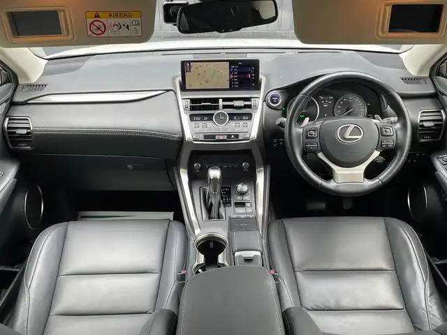 レクサス ＮＸ 300h Iパッケージ 青森県 2018(平30)年 5.9万km ソニッククォーツ /4WD/寒冷地仕様車/　(Fワイパーデアイサー/Rフォグ//　ヘットライトウオッシャー)/純正メモリナビ/　(フルセグTV/DVD/BT/USB/AUX)/全方位カメラ/前後ドラレコ/ビルトインETC2.0/ヘッドアップディスプレイ/追従機能付きクルーズコントロール/ブラインドスポットモニター/レーンアシスト/横滑り防止装置/衝突被害軽減ブレーキ/車両接近通報一時停止スイッチ/電動リアゲート/革巻きステア/ノブ/パドルシフト/ステアリングヒーター/オーディオ/ステアスイッチ/D席メモリー付き/　前席パワーシート/前席シートヒーター/純正3眼LEDオートライト/純正オートマチックハイビーム/シーケンシャルウインカー/ミラーヒーター/フロントフォグランプ/純正17インチアルミホイール/純正フロアマット/純正ドアバイザー/W/サイド/カーテン/ニーエアバック/前後バンパーソナー/スマートキー/保証書/取説/ナビ説明書/記録簿(H31/R1/R2/R3/R4)