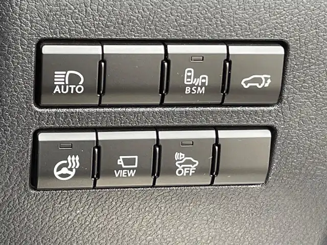 レクサス ＮＸ 300h Iパッケージ 青森県 2018(平30)年 5.9万km ソニッククォーツ /4WD/寒冷地仕様車/　(Fワイパーデアイサー/Rフォグ//　ヘットライトウオッシャー)/純正メモリナビ/　(フルセグTV/DVD/BT/USB/AUX)/全方位カメラ/前後ドラレコ/ビルトインETC2.0/ヘッドアップディスプレイ/追従機能付きクルーズコントロール/ブラインドスポットモニター/レーンアシスト/横滑り防止装置/衝突被害軽減ブレーキ/車両接近通報一時停止スイッチ/電動リアゲート/革巻きステア/ノブ/パドルシフト/ステアリングヒーター/オーディオ/ステアスイッチ/D席メモリー付き/　前席パワーシート/前席シートヒーター/純正3眼LEDオートライト/純正オートマチックハイビーム/シーケンシャルウインカー/ミラーヒーター/フロントフォグランプ/純正17インチアルミホイール/純正フロアマット/純正ドアバイザー/W/サイド/カーテン/ニーエアバック/前後バンパーソナー/スマートキー/保証書/取説/ナビ説明書/記録簿(H31/R1/R2/R3/R4)