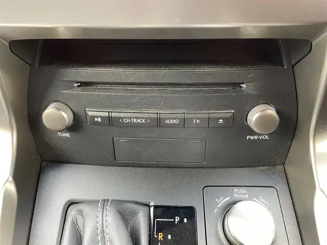 レクサス ＮＸ 300h Iパッケージ 青森県 2018(平30)年 5.9万km ソニッククォーツ /4WD/寒冷地仕様車/　(Fワイパーデアイサー/Rフォグ//　ヘットライトウオッシャー)/純正メモリナビ/　(フルセグTV/DVD/BT/USB/AUX)/全方位カメラ/前後ドラレコ/ビルトインETC2.0/ヘッドアップディスプレイ/追従機能付きクルーズコントロール/ブラインドスポットモニター/レーンアシスト/横滑り防止装置/衝突被害軽減ブレーキ/車両接近通報一時停止スイッチ/電動リアゲート/革巻きステア/ノブ/パドルシフト/ステアリングヒーター/オーディオ/ステアスイッチ/D席メモリー付き/　前席パワーシート/前席シートヒーター/純正3眼LEDオートライト/純正オートマチックハイビーム/シーケンシャルウインカー/ミラーヒーター/フロントフォグランプ/純正17インチアルミホイール/純正フロアマット/純正ドアバイザー/W/サイド/カーテン/ニーエアバック/前後バンパーソナー/スマートキー/保証書/取説/ナビ説明書/記録簿(H31/R1/R2/R3/R4)