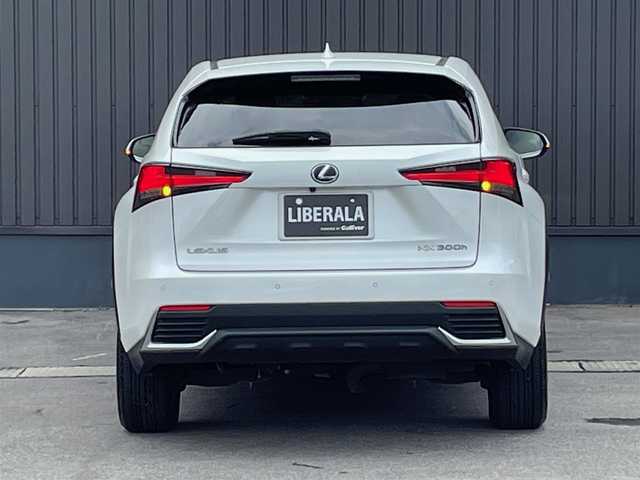 レクサス ＮＸ 300h Iパッケージ 岩手県 2018(平30)年 5.9万km ソニッククォーツ /4WD/寒冷地仕様車/　(Fワイパーデアイサー/Rフォグ//　ヘットライトウオッシャー)/純正メモリナビ/　(フルセグTV/DVD/BT/USB/AUX)/全方位カメラ/前後ドラレコ/ビルトインETC2.0/ヘッドアップディスプレイ/追従機能付きクルーズコントロール/ブラインドスポットモニター/レーンアシスト/横滑り防止装置/衝突被害軽減ブレーキ/車両接近通報一時停止スイッチ/電動リアゲート/革巻きステア/ノブ/パドルシフト/ステアリングヒーター/オーディオ/ステアスイッチ/D席メモリー付き/　前席パワーシート/前席シートヒーター/純正3眼LEDオートライト/純正オートマチックハイビーム/シーケンシャルウインカー/ミラーヒーター/フロントフォグランプ/純正17インチアルミホイール/純正フロアマット/純正ドアバイザー/W/サイド/カーテン/ニーエアバック/前後バンパーソナー/スマートキー/保証書/取説/ナビ説明書/記録簿(H31/R1/R2/R3/R4)