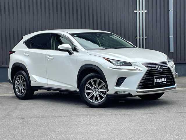 レクサス ＮＸ 300h Iパッケージ 岩手県 2018(平30)年 5.9万km ソニッククォーツ /4WD/寒冷地仕様車/　(Fワイパーデアイサー/Rフォグ//　ヘットライトウオッシャー)/純正メモリナビ/　(フルセグTV/DVD/BT/USB/AUX)/全方位カメラ/前後ドラレコ/ビルトインETC2.0/ヘッドアップディスプレイ/追従機能付きクルーズコントロール/ブラインドスポットモニター/レーンアシスト/横滑り防止装置/衝突被害軽減ブレーキ/車両接近通報一時停止スイッチ/電動リアゲート/革巻きステア/ノブ/パドルシフト/ステアリングヒーター/オーディオ/ステアスイッチ/D席メモリー付き/　前席パワーシート/前席シートヒーター/純正3眼LEDオートライト/純正オートマチックハイビーム/シーケンシャルウインカー/ミラーヒーター/フロントフォグランプ/純正17インチアルミホイール/純正フロアマット/純正ドアバイザー/W/サイド/カーテン/ニーエアバック/前後バンパーソナー/スマートキー/保証書/取説/ナビ説明書/記録簿(H31/R1/R2/R3/R4)