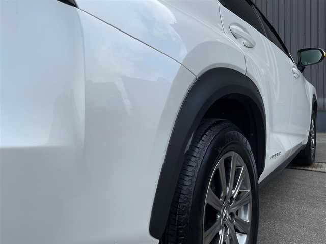 レクサス ＮＸ 300h Iパッケージ 岩手県 2018(平30)年 5.9万km ソニッククォーツ /4WD/寒冷地仕様車/　(Fワイパーデアイサー/Rフォグ//　ヘットライトウオッシャー)/純正メモリナビ/　(フルセグTV/DVD/BT/USB/AUX)/全方位カメラ/前後ドラレコ/ビルトインETC2.0/ヘッドアップディスプレイ/追従機能付きクルーズコントロール/ブラインドスポットモニター/レーンアシスト/横滑り防止装置/衝突被害軽減ブレーキ/車両接近通報一時停止スイッチ/電動リアゲート/革巻きステア/ノブ/パドルシフト/ステアリングヒーター/オーディオ/ステアスイッチ/D席メモリー付き/　前席パワーシート/前席シートヒーター/純正3眼LEDオートライト/純正オートマチックハイビーム/シーケンシャルウインカー/ミラーヒーター/フロントフォグランプ/純正17インチアルミホイール/純正フロアマット/純正ドアバイザー/W/サイド/カーテン/ニーエアバック/前後バンパーソナー/スマートキー/保証書/取説/ナビ説明書/記録簿(H31/R1/R2/R3/R4)