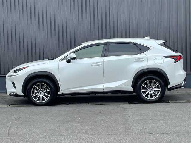 レクサス ＮＸ 300h Iパッケージ 岩手県 2018(平30)年 5.9万km ソニッククォーツ /4WD/寒冷地仕様車/　(Fワイパーデアイサー/Rフォグ//　ヘットライトウオッシャー)/純正メモリナビ/　(フルセグTV/DVD/BT/USB/AUX)/全方位カメラ/前後ドラレコ/ビルトインETC2.0/ヘッドアップディスプレイ/追従機能付きクルーズコントロール/ブラインドスポットモニター/レーンアシスト/横滑り防止装置/衝突被害軽減ブレーキ/車両接近通報一時停止スイッチ/電動リアゲート/革巻きステア/ノブ/パドルシフト/ステアリングヒーター/オーディオ/ステアスイッチ/D席メモリー付き/　前席パワーシート/前席シートヒーター/純正3眼LEDオートライト/純正オートマチックハイビーム/シーケンシャルウインカー/ミラーヒーター/フロントフォグランプ/純正17インチアルミホイール/純正フロアマット/純正ドアバイザー/W/サイド/カーテン/ニーエアバック/前後バンパーソナー/スマートキー/保証書/取説/ナビ説明書/記録簿(H31/R1/R2/R3/R4)