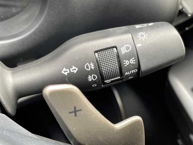 レクサス ＮＸ 300h Iパッケージ 岩手県 2018(平30)年 5.9万km ソニッククォーツ /4WD/寒冷地仕様車/　(Fワイパーデアイサー/Rフォグ//　ヘットライトウオッシャー)/純正メモリナビ/　(フルセグTV/DVD/BT/USB/AUX)/全方位カメラ/前後ドラレコ/ビルトインETC2.0/ヘッドアップディスプレイ/追従機能付きクルーズコントロール/ブラインドスポットモニター/レーンアシスト/横滑り防止装置/衝突被害軽減ブレーキ/車両接近通報一時停止スイッチ/電動リアゲート/革巻きステア/ノブ/パドルシフト/ステアリングヒーター/オーディオ/ステアスイッチ/D席メモリー付き/　前席パワーシート/前席シートヒーター/純正3眼LEDオートライト/純正オートマチックハイビーム/シーケンシャルウインカー/ミラーヒーター/フロントフォグランプ/純正17インチアルミホイール/純正フロアマット/純正ドアバイザー/W/サイド/カーテン/ニーエアバック/前後バンパーソナー/スマートキー/保証書/取説/ナビ説明書/記録簿(H31/R1/R2/R3/R4)