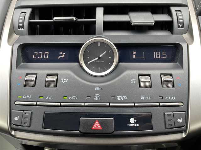 レクサス ＮＸ 300h Iパッケージ 岩手県 2018(平30)年 5.9万km ソニッククォーツ /4WD/寒冷地仕様車/　(Fワイパーデアイサー/Rフォグ//　ヘットライトウオッシャー)/純正メモリナビ/　(フルセグTV/DVD/BT/USB/AUX)/全方位カメラ/前後ドラレコ/ビルトインETC2.0/ヘッドアップディスプレイ/追従機能付きクルーズコントロール/ブラインドスポットモニター/レーンアシスト/横滑り防止装置/衝突被害軽減ブレーキ/車両接近通報一時停止スイッチ/電動リアゲート/革巻きステア/ノブ/パドルシフト/ステアリングヒーター/オーディオ/ステアスイッチ/D席メモリー付き/　前席パワーシート/前席シートヒーター/純正3眼LEDオートライト/純正オートマチックハイビーム/シーケンシャルウインカー/ミラーヒーター/フロントフォグランプ/純正17インチアルミホイール/純正フロアマット/純正ドアバイザー/W/サイド/カーテン/ニーエアバック/前後バンパーソナー/スマートキー/保証書/取説/ナビ説明書/記録簿(H31/R1/R2/R3/R4)