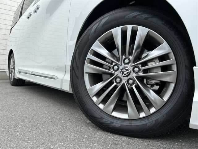 トヨタ アルファード Z 福岡県 2024(令6)年 0.6万km プラチナホワイトパールマイカ 純正HDDナビ(フルセグ/CD/DVD/BT)全方位モニター後席モニターWサンルーフ純正三眼LEDライトシーケンシャルウィンカートヨタセーフティコーナーセンサー電動リアゲート両側パワスラレーダークルーズコントロール前後ドライブレコーダーETC2.0シートヒーターUSBHDMI100V電源純正フロアマット純正アルミホイールプッシュスタートスマートキー