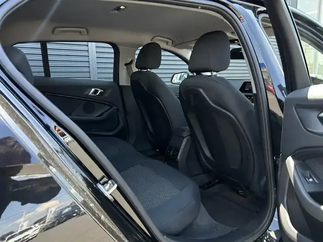 ＢＭＷ １１８ｄ プレイ 茨城県 2022(令4)年 1.6万km サファイアブラックP ドライビングアシスト　/ＡＣＣ　/ＬＤＷ　/ＬＣＷ　/ＣＴＷ　/Ｂカメラ　/ＰＤＣ　/パーキングアシスト　/オートマチックテールゲート　/ナビ　/ＣａｒＰｌａｙ　/ＢＴ　/ＵＳＢ　/ＬＥＤヘッドライト　/ＥＴＣ２．０　/前後ドラレコ/禁煙車