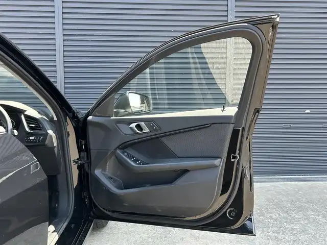 ＢＭＷ １１８ｄ プレイ 茨城県 2022(令4)年 1.6万km サファイアブラックP ドライビングアシスト　/ＡＣＣ　/ＬＤＷ　/ＬＣＷ　/ＣＴＷ　/Ｂカメラ　/ＰＤＣ　/パーキングアシスト　/オートマチックテールゲート　/ナビ　/ＣａｒＰｌａｙ　/ＢＴ　/ＵＳＢ　/ＬＥＤヘッドライト　/ＥＴＣ２．０　/前後ドラレコ/禁煙車