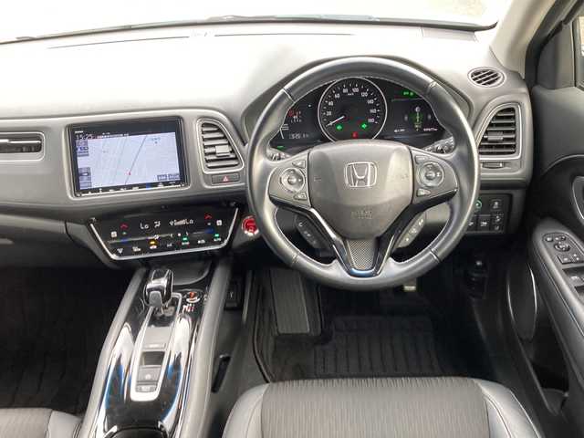 ホンダ ヴェゼル ハイブリッド Z ホンダセンシング 佐賀県 2018(平30)年 5万km プラチナホワイトパール 純正8インチナビ/バックカメラ/衝突被害軽減システム/路線逸脱警報機能/アダプティブクルーズコントロール/ハーフレザーシート/シートヒーター/電動パーキングブレーキ/オートブレーキホールド/ドライブレコーダー/ビルトインETC/デュアルエアコン/プッシュスタート/スマートキー/LEDヘッドライト/フォグライト/ルーフレール/純正アルミホイール
