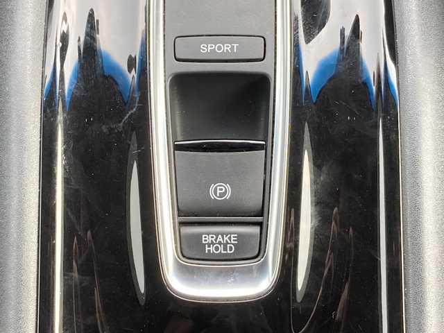 ホンダ ヴェゼル ハイブリッド Z ホンダセンシング 佐賀県 2018(平30)年 5万km プラチナホワイトパール 純正8インチナビ/バックカメラ/衝突被害軽減システム/路線逸脱警報機能/アダプティブクルーズコントロール/ハーフレザーシート/シートヒーター/電動パーキングブレーキ/オートブレーキホールド/ドライブレコーダー/ビルトインETC/デュアルエアコン/プッシュスタート/スマートキー/LEDヘッドライト/フォグライト/ルーフレール/純正アルミホイール