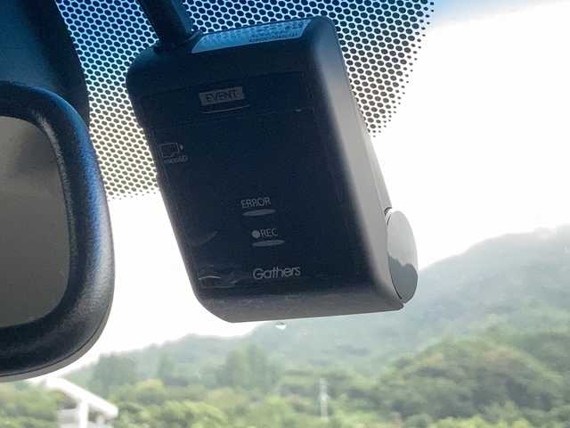 ホンダ ヴェゼル ハイブリッド Z ホンダセンシング 佐賀県 2018(平30)年 5万km プラチナホワイトパール 純正8インチナビ/バックカメラ/衝突被害軽減システム/路線逸脱警報機能/アダプティブクルーズコントロール/ハーフレザーシート/シートヒーター/電動パーキングブレーキ/オートブレーキホールド/ドライブレコーダー/ビルトインETC/デュアルエアコン/プッシュスタート/スマートキー/LEDヘッドライト/フォグライト/ルーフレール/純正アルミホイール