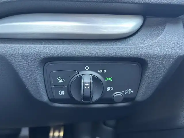アウディ Ａ３ SB 30TFSI スポーツ 滋賀県 2020(令2)年 1.9万km グレイシアホワイトメタリック Sラインパッケージ/ハーフレザーシート/・D席パワーシート/・前席シートヒーター /バーチャルコックピット/MMIナビ(CD/DVD/Bluetooth/USB)/Audiサイドアシスト/アダプティブクルーズコントロール/アクティブレーンアシスト/Audiプレセンス/バックカメラ/パーキングエイド/アドバンストキー/純正フロアマット/純正18インチアルミホイール