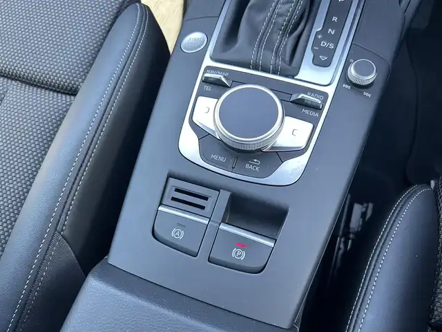 アウディ Ａ３ SB 30TFSI スポーツ 滋賀県 2020(令2)年 1.9万km グレイシアホワイトメタリック Sラインパッケージ/ハーフレザーシート/・D席パワーシート/・前席シートヒーター /バーチャルコックピット/MMIナビ(CD/DVD/Bluetooth/USB)/Audiサイドアシスト/アダプティブクルーズコントロール/アクティブレーンアシスト/Audiプレセンス/バックカメラ/パーキングエイド/アドバンストキー/純正フロアマット/純正18インチアルミホイール