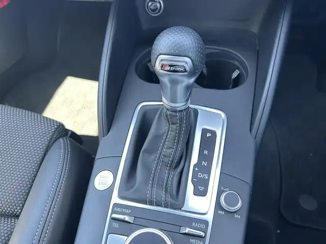 アウディ Ａ３ SB 30TFSI スポーツ 滋賀県 2020(令2)年 1.9万km グレイシアホワイトメタリック Sラインパッケージ/ハーフレザーシート/・D席パワーシート/・前席シートヒーター /バーチャルコックピット/MMIナビ(CD/DVD/Bluetooth/USB)/Audiサイドアシスト/アダプティブクルーズコントロール/アクティブレーンアシスト/Audiプレセンス/バックカメラ/パーキングエイド/アドバンストキー/純正フロアマット/純正18インチアルミホイール