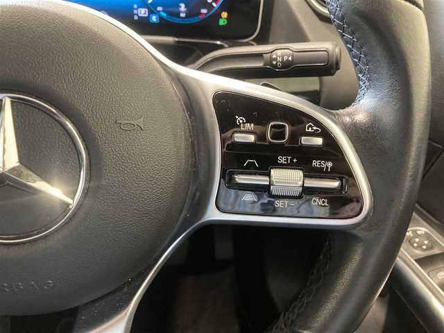 メルセデス・ベンツ Ｂ２００ｄ 熊本県 2020(令2)年 3.3万km マウンテングレー ・スマートキー/・プッシュスタート/・アクティブステアリングアシスト/・道路標識アシスト/・アクティブレーンキーピングアシスト/・アクティブブレーキアシスト/・アテンションアシスト/・レーンチェンジアシスト/・クルーズコントロール(追従式)/・ハーフレザーシート/・前席パワーシート/・前席シートヒーター /・純正HDDナビ/　【Bluetooth・USB・AppleCarPlay・AndroidAuto】/・フルセグTV/・バックカメラ/・ETC2.0/・パワーバックドア/・LEDヘッドランプ/・純正マット