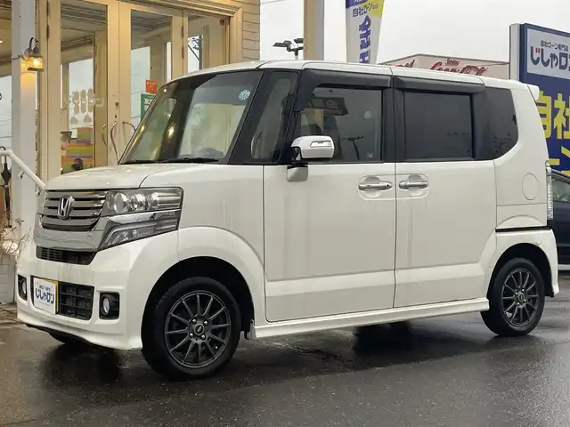 ホンダ Ｎ ＢＯＸ カスタム G ターボSSパッケージ 秋田県 2013(平25)年 11万km プレミアムホワイトパール (株)IDOMが運営する【じしゃロン秋田店】の自社ローン対象車両になります。こちらは現金ご利用時の価格です。自社ローンご希望の方は別途その旨お申付け下さい。/メモリナビ/ワンセグテレビ/バックカメラ/両側パワースライドドア/プッシュスタート/ドアバイザー/ETC