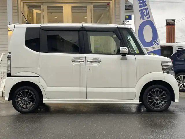ホンダ Ｎ ＢＯＸ カスタム G ターボSSパッケージ 秋田県 2013(平25)年 11万km プレミアムホワイトパール (株)IDOMが運営する【じしゃロン秋田店】の自社ローン対象車両になります。こちらは現金ご利用時の価格です。自社ローンご希望の方は別途その旨お申付け下さい。/メモリナビ/ワンセグテレビ/バックカメラ/両側パワースライドドア/プッシュスタート/ドアバイザー/ETC