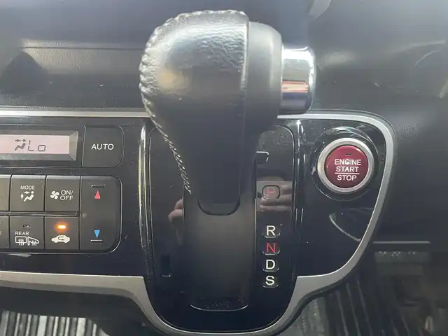 ホンダ Ｎ ＢＯＸ カスタム G ターボSSパッケージ 秋田県 2013(平25)年 11万km プレミアムホワイトパール (株)IDOMが運営する【じしゃロン秋田店】の自社ローン対象車両になります。こちらは現金ご利用時の価格です。自社ローンご希望の方は別途その旨お申付け下さい。/メモリナビ/ワンセグテレビ/バックカメラ/両側パワースライドドア/プッシュスタート/ドアバイザー/ETC