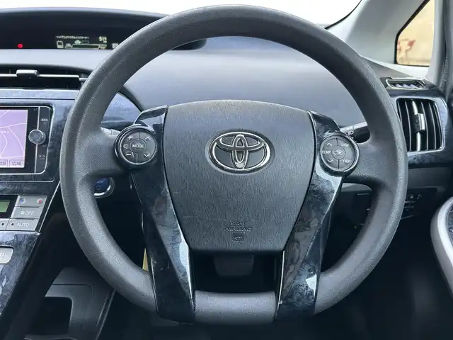 トヨタ プリウス S ツーリングセレクション 東京都 2013(平25)年 7.1万km ホワイトパールクリスタルシャイン (株)IDOMが運営する【じしゃロン昭島店】の自社ローン専用車両になります。/こちらは現金またはオートローンご利用時の価格です。自社ローンご希望の方は別途その旨お申付け下さい/純正ナビ（ＳＤ・ＤＶＤ・ＴＶ・CD）/バックカメラ/プッシュボタン/ETC/スマートキー/オートライト/LEDライト/純正ドアバイザー/純正フロアマット/純正アルミホイール