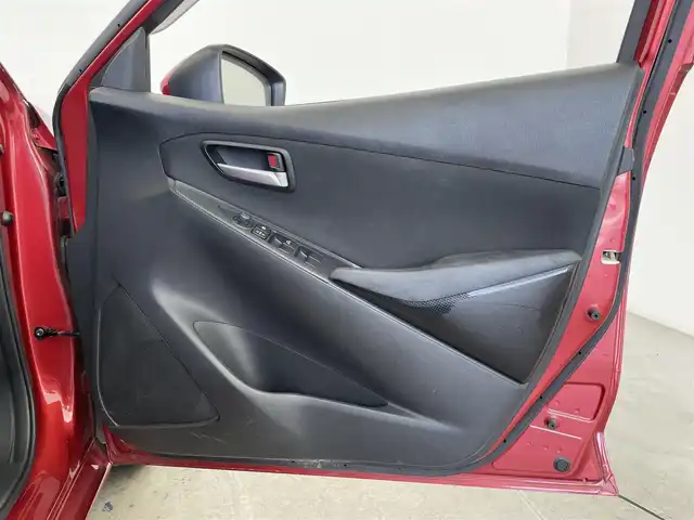 マツダ デミオ 15S 富山県 2019(令1)年 5.2万km ソウルレッドクリスタルM 純正ナビ（AM/FM/BT/DVD/USB/ワンセグ）/バックカメラ/ドライブレコーダー/ETC/ブラインドスポットモニター/衝突被害軽減システム/レーンキープアシスト/コーナーセンサー/横滑り防止装置/アイドリングストップ/純正フロアマット/オートハロゲンライト/ステアリングスイッチ/スマートキー