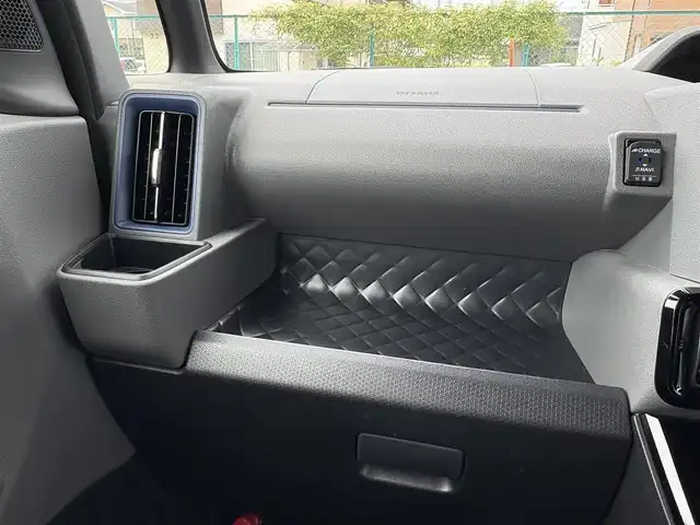 ダイハツ タント カスタム X 大分県 2019(令1)年 6.3万km ブラックマイカメタリック/シャイニングホワイトパール ・純正ナビ(CD/DVD/BT/SD/USB)/・バックモニター/・両側パワースライドドア/・スマートアシスト/・ドライブレコーダー/・ETC/・スーパーロングスライド/・オートハイビーム/・ステアリングリモコン/・スマートキー/・プッシュスタート/・純正アルミホイール